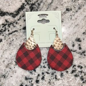 BUFFALO PLAID DANGLE EARRINGS TEARDROP SHAPE RED A2